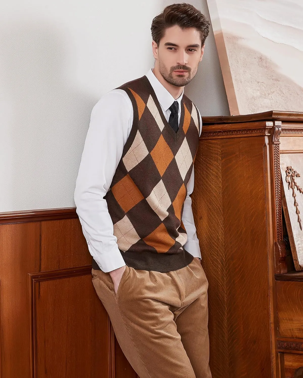 Kallspin Men's Argyle Vest Sweater Wool Blend V-Neck Sleeveless Pullover Sweater